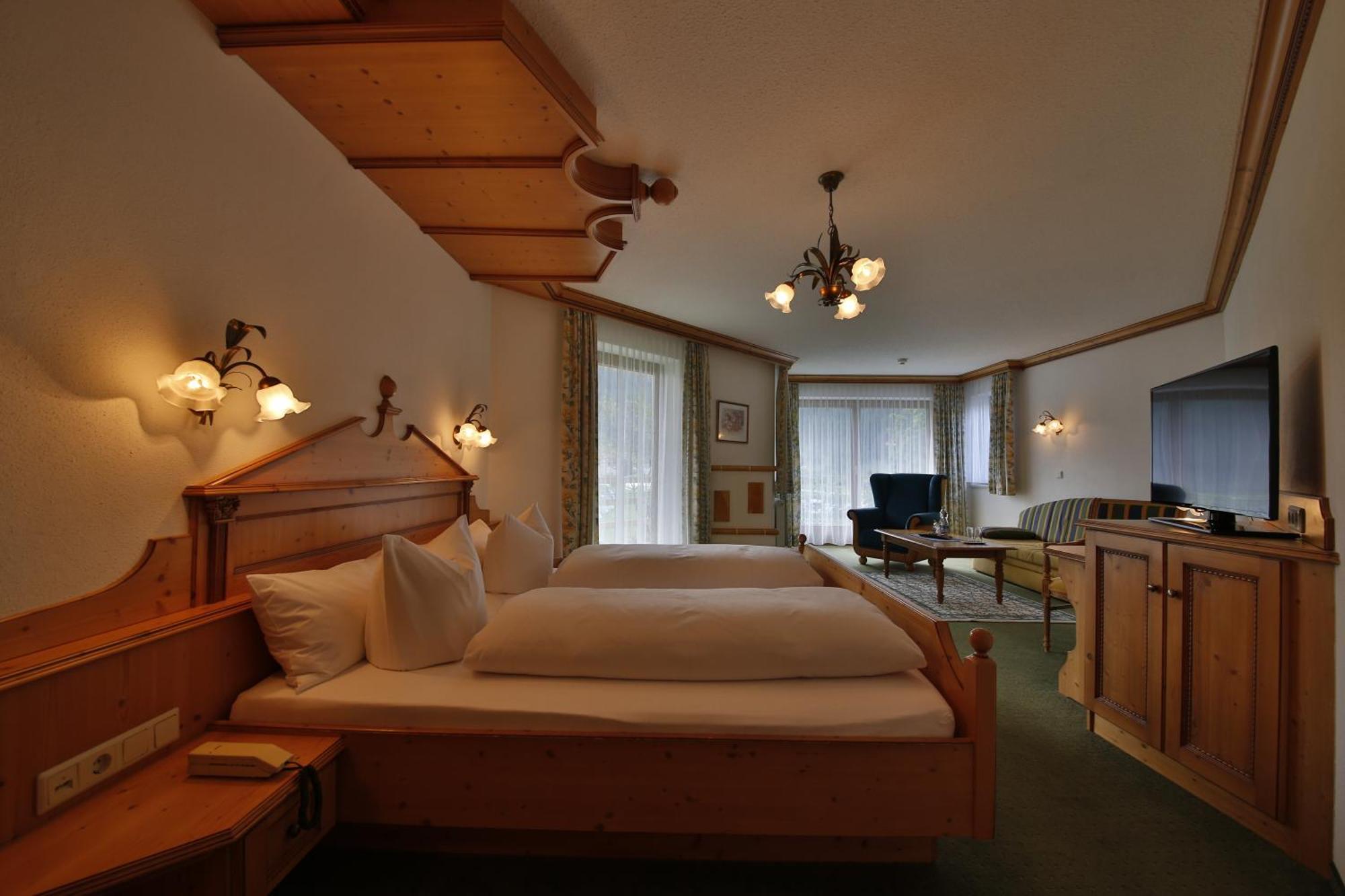 Romantik Resort & Spa Der Laterndl Hof ฮาลเดนซี ห้อง รูปภาพ