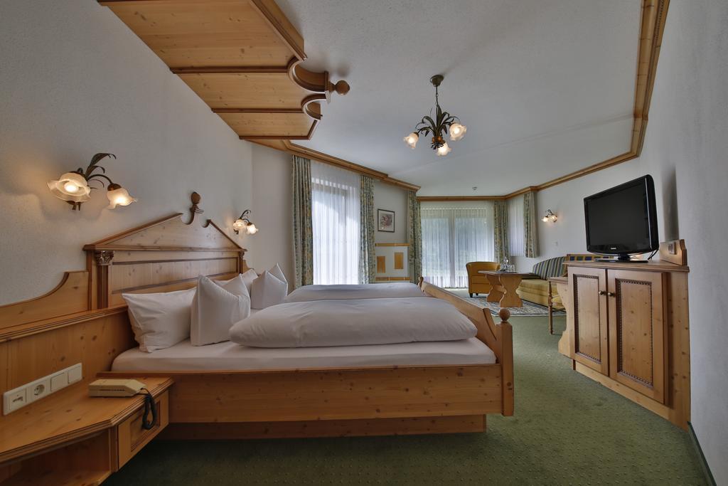 Romantik Resort & Spa Der Laterndl Hof ฮาลเดนซี ห้อง รูปภาพ